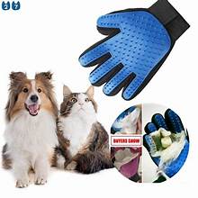Pet grooming glove