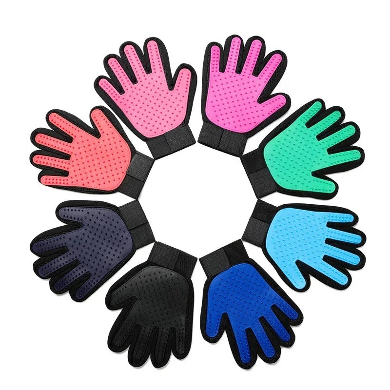 Pet grooming glove